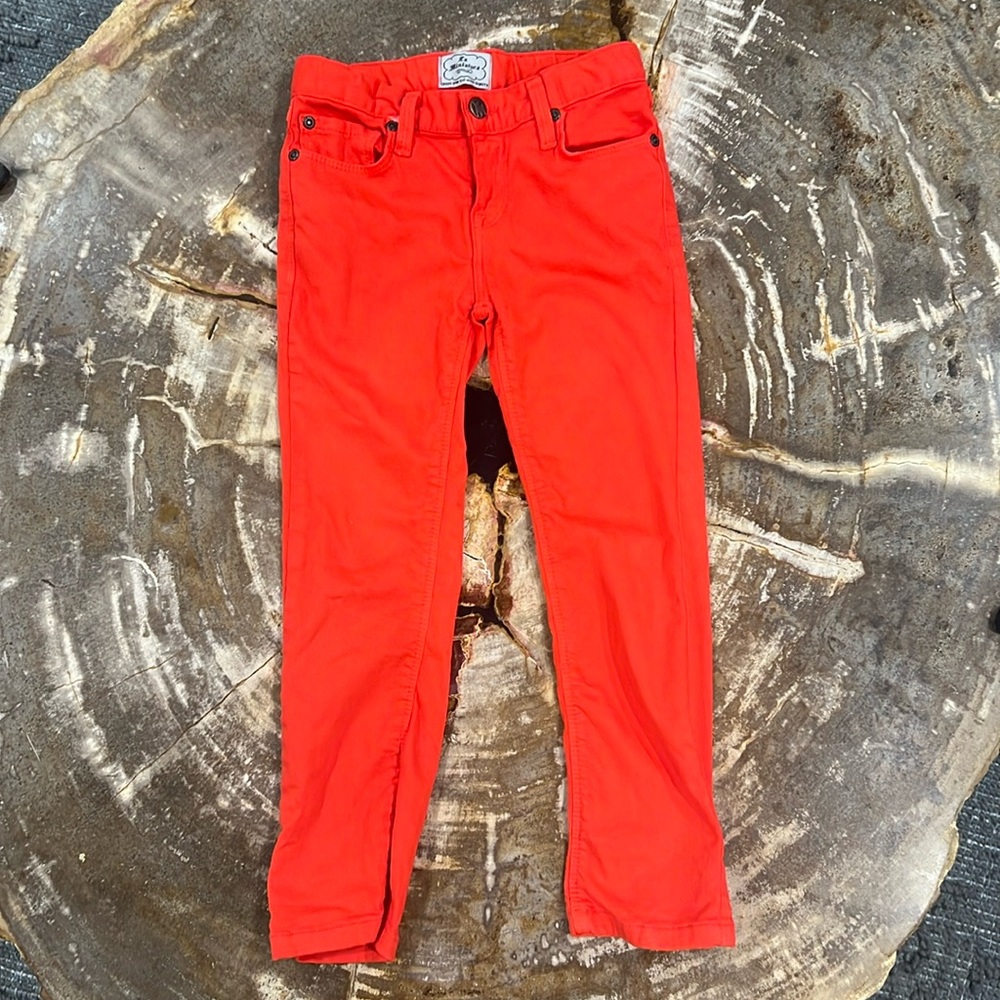 La Miniatura red jeans